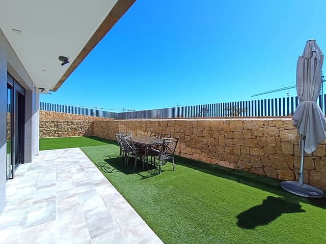 4 makuuhuone Omakotitalo myytävänä paikassa Balcón de Finestrat - Terra Marina, Finestrat mukana uima-altaan 
autotalli - 750 000 € (Ref: 9464719)