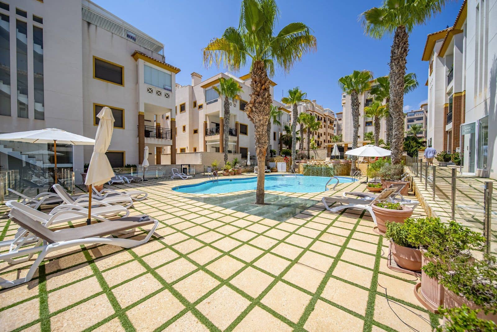 2 Zimmer Apartment zu verkaufen in Guardamar del Segura mit Pool Garage - 260.000 € (Ref: 9464751)