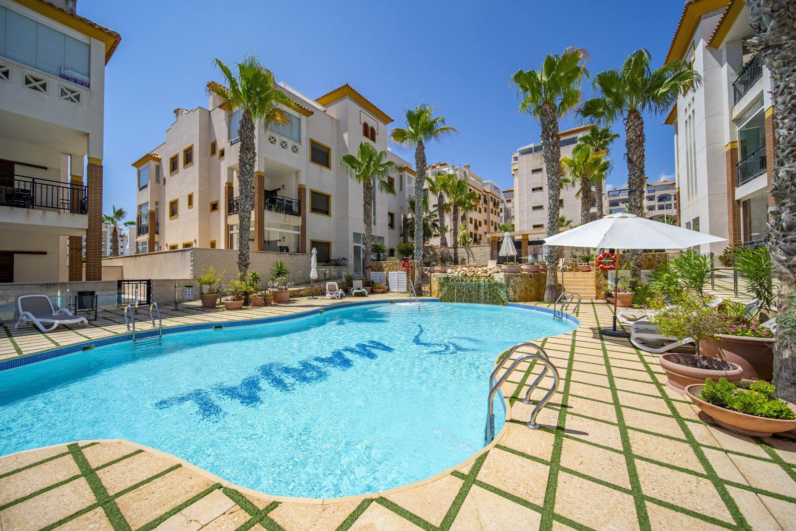 2 Zimmer Apartment zu verkaufen in Guardamar del Segura mit Pool Garage - 260.000 € (Ref: 9464751)