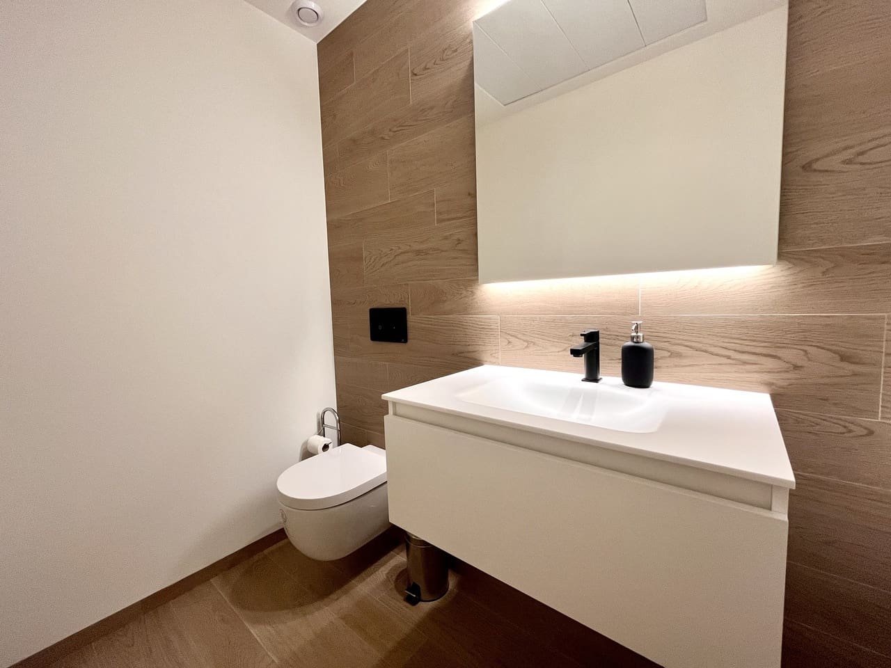 Apartamento de 2 habitaciones en Las Colinas Golf en venta con piscina garaje - 464.950 € (Ref: 9464770)