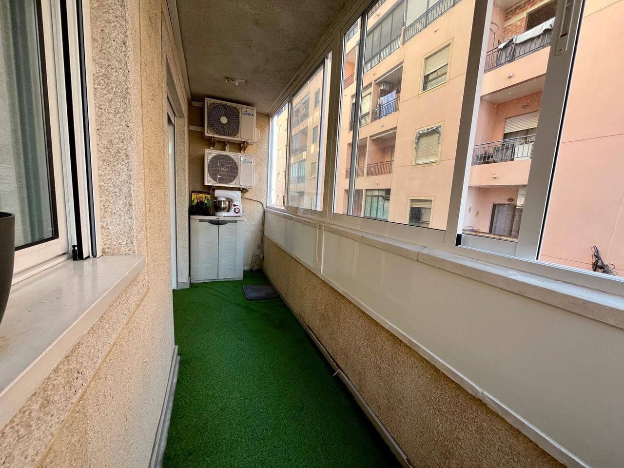 4 makuuhuone Asunto myytävänä paikassa Torrevieja - 210 000 € (Ref: 9464780)