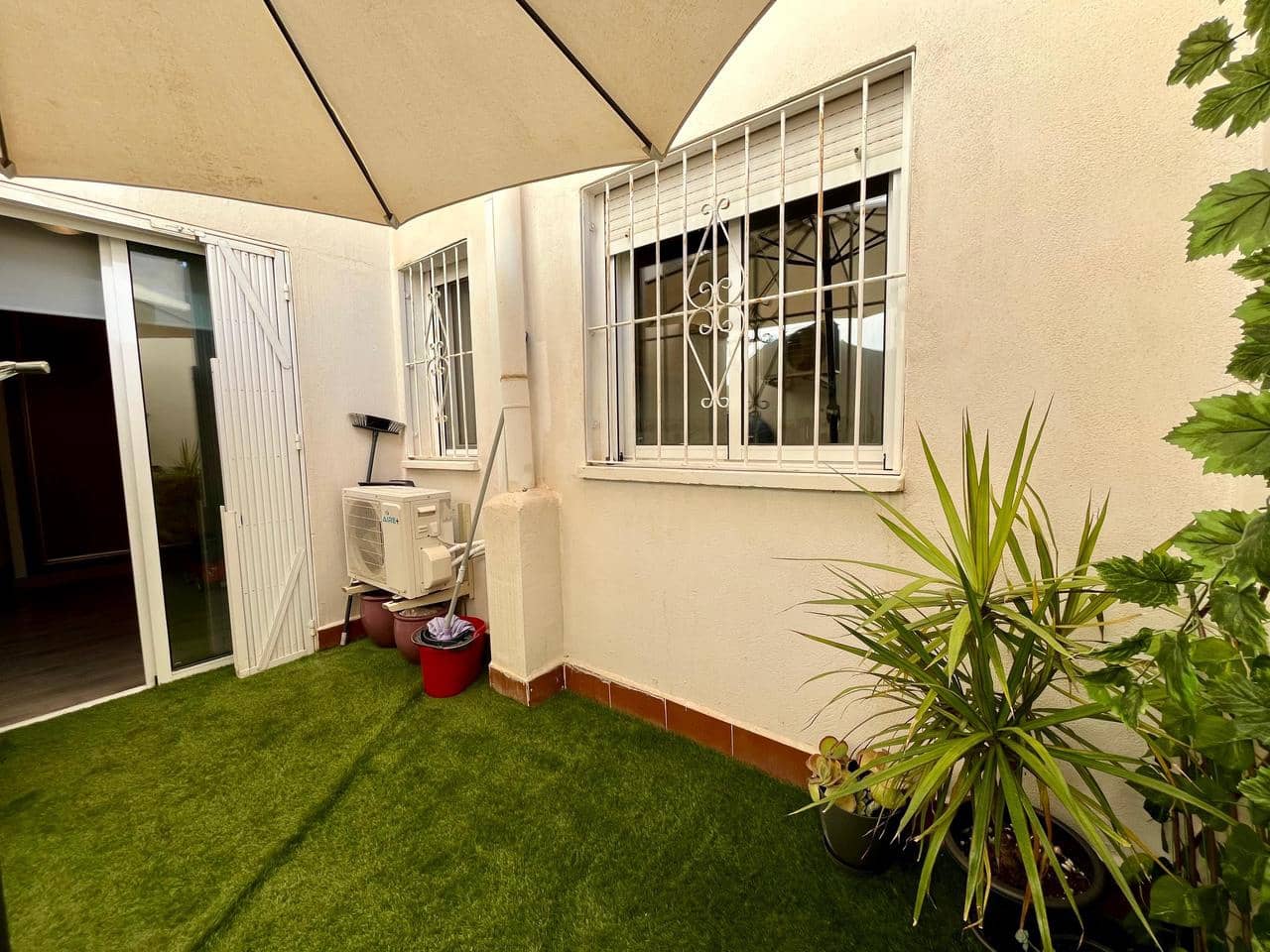 4 makuuhuone Asunto myytävänä paikassa Torrevieja - 210 000 € (Ref: 9464780)