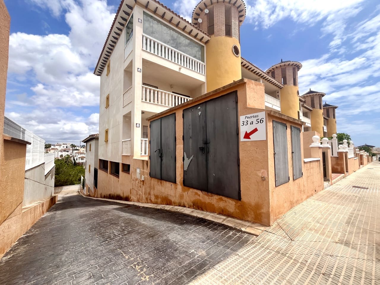 Apartamento de 2 habitaciones en Cabo Roig en venta con piscina garaje - 159.000 € (Ref: 9464789)