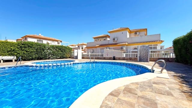 2 soveværelse Byhus til salg i Playa Flamenca, Orihuela med swimmingpool - € 189.000 (Ref: 9465361)