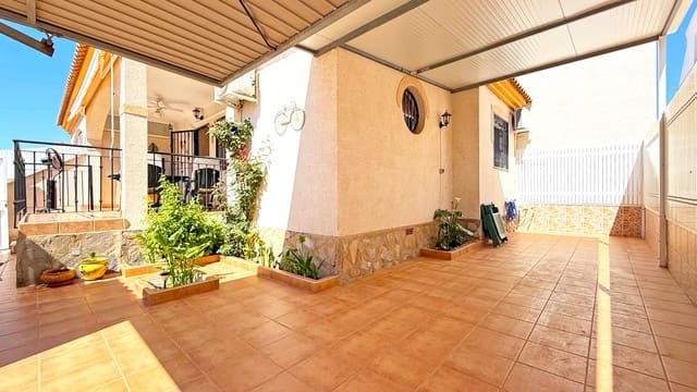 2 soveværelse Byhus til salg i Playa Flamenca, Orihuela med swimmingpool - € 189.000 (Ref: 9465361)