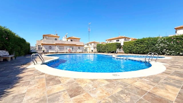 2 soveværelse Byhus til salg i Playa Flamenca, Orihuela med swimmingpool - € 189.000 (Ref: 9465361)