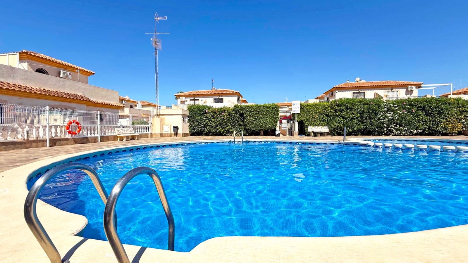 2 bedroom Townhouse for sale in Playa Flamenca with pool - € 189,000 (Ref: 9465361)