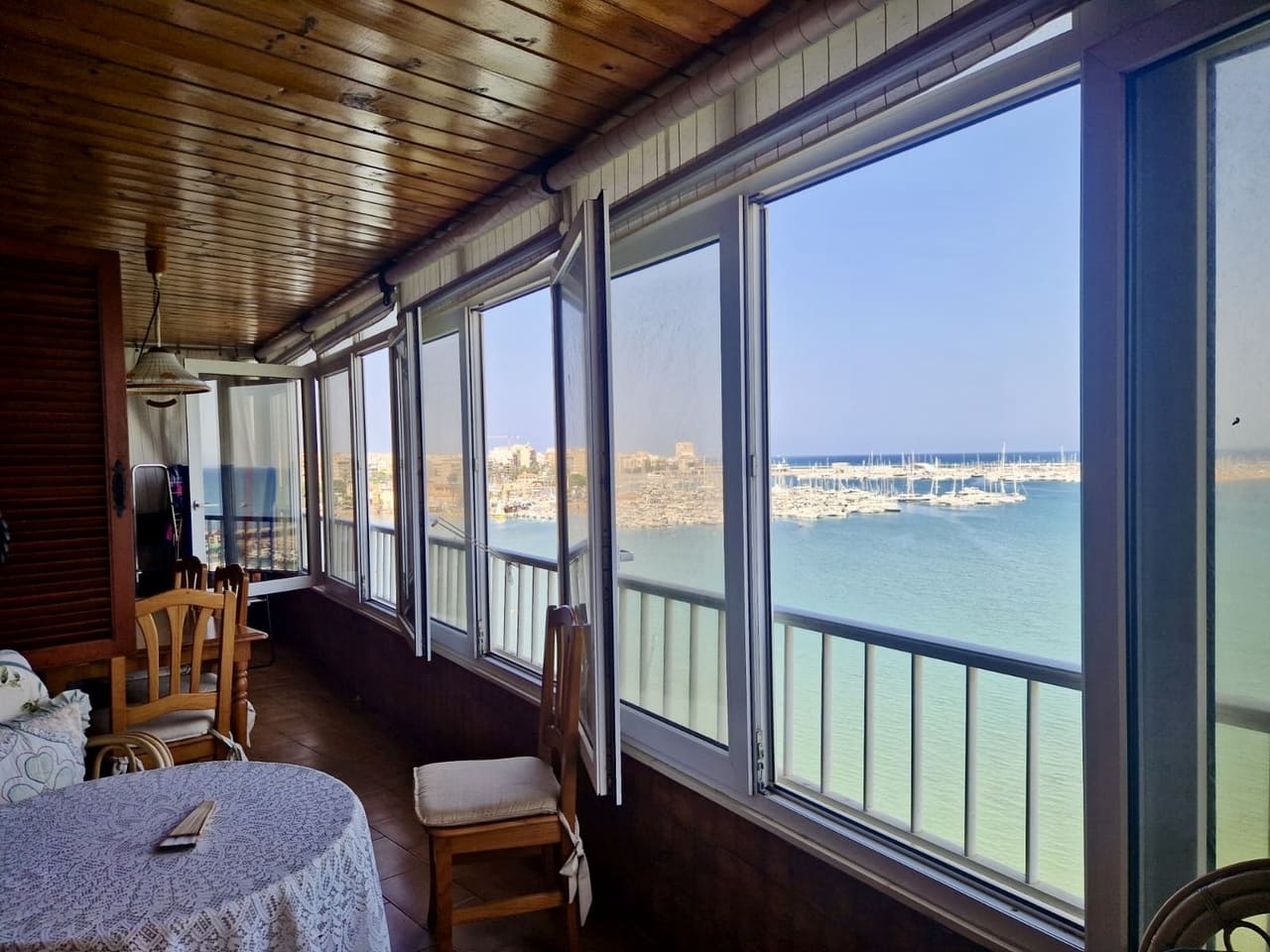 3 makuuhuone Ranta-asunto myytävänä paikassa Torrevieja - 297 000 € (Ref: 9465371)