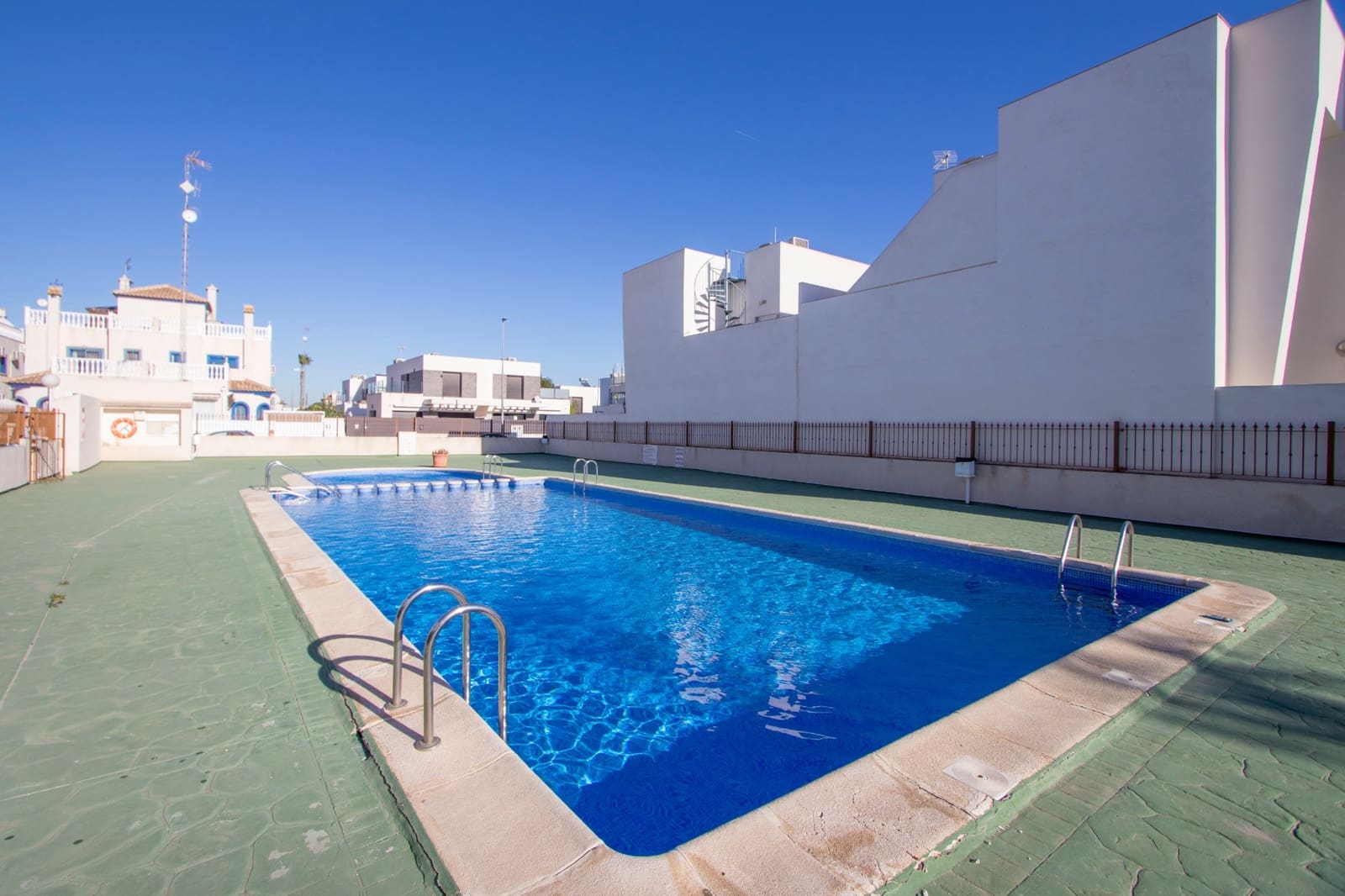 2 bedroom Apartment for sale in Daya Vieja with pool - € 105,000 (Ref: 9465390)