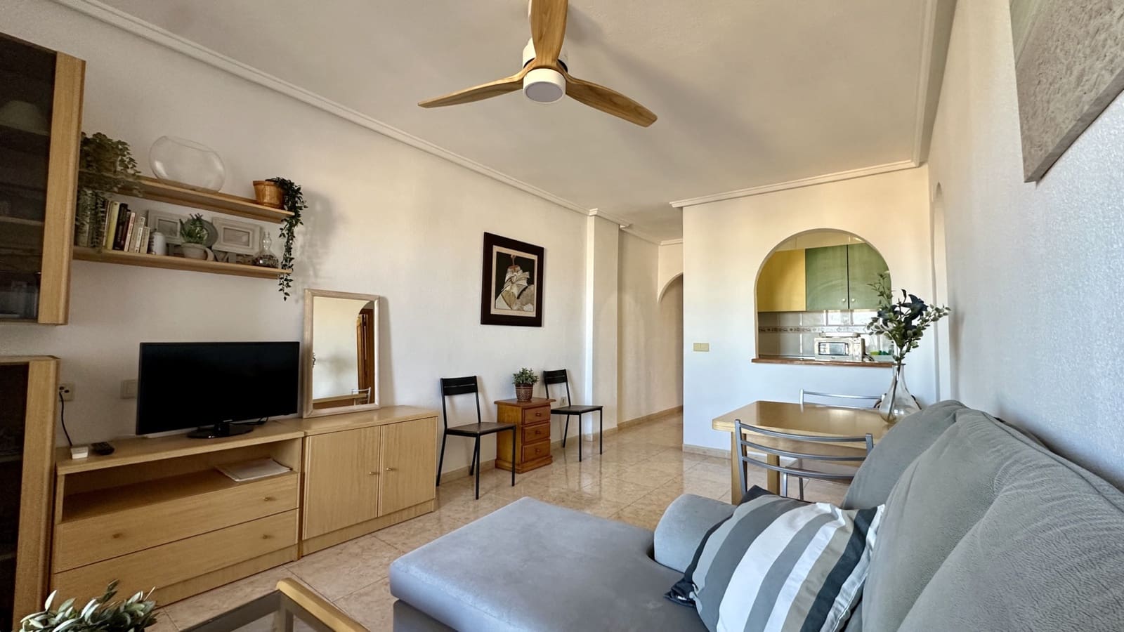 Apartamento de 2 habitaciones en Torrevieja en venta con piscina - 148.500 € (Ref: 9465393)