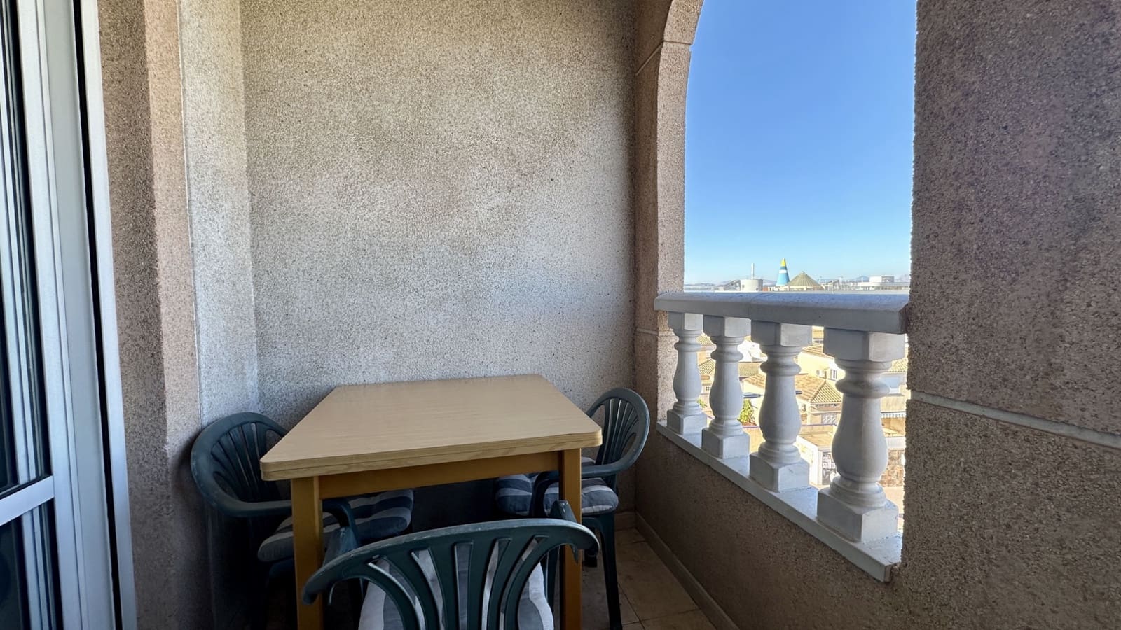 Apartamento de 2 habitaciones en Torrevieja en venta con piscina - 148.500 € (Ref: 9465393)