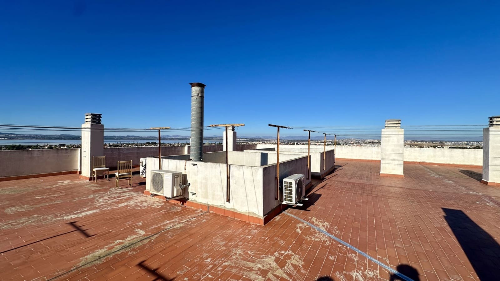 Apartamento de 2 habitaciones en Torrevieja en venta con piscina - 148.500 € (Ref: 9465393)