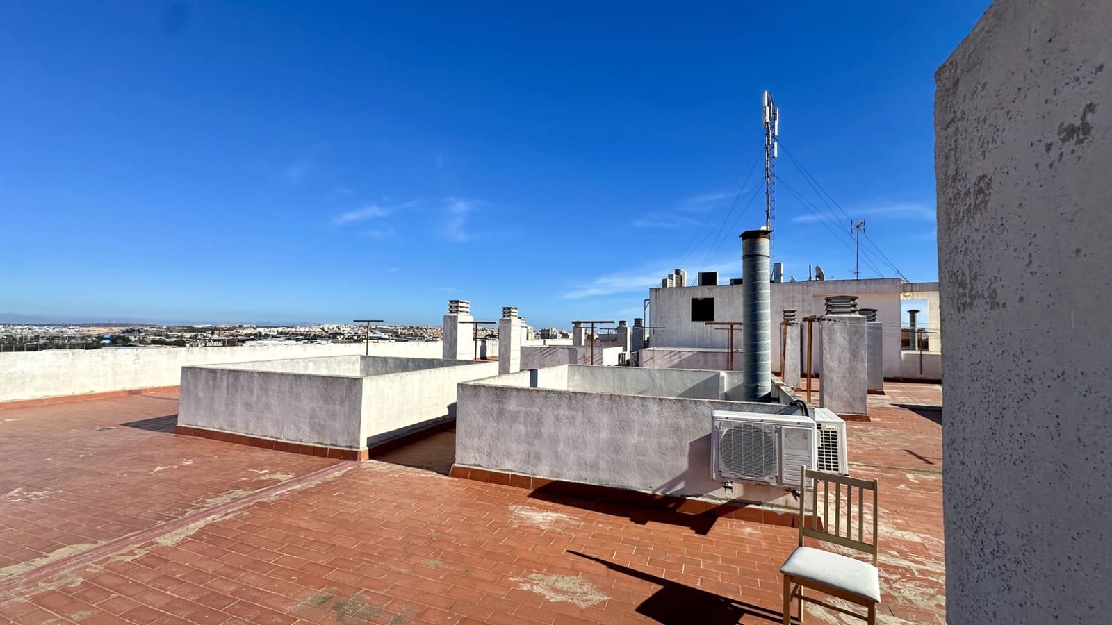 Apartamento de 2 habitaciones en Torrevieja en venta con piscina - 148.500 € (Ref: 9465393)
