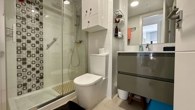 Apartamento de 3 habitaciones en Punta Prima, Orihuela en venta con piscina - 295.000 € (Ref: 9465394)