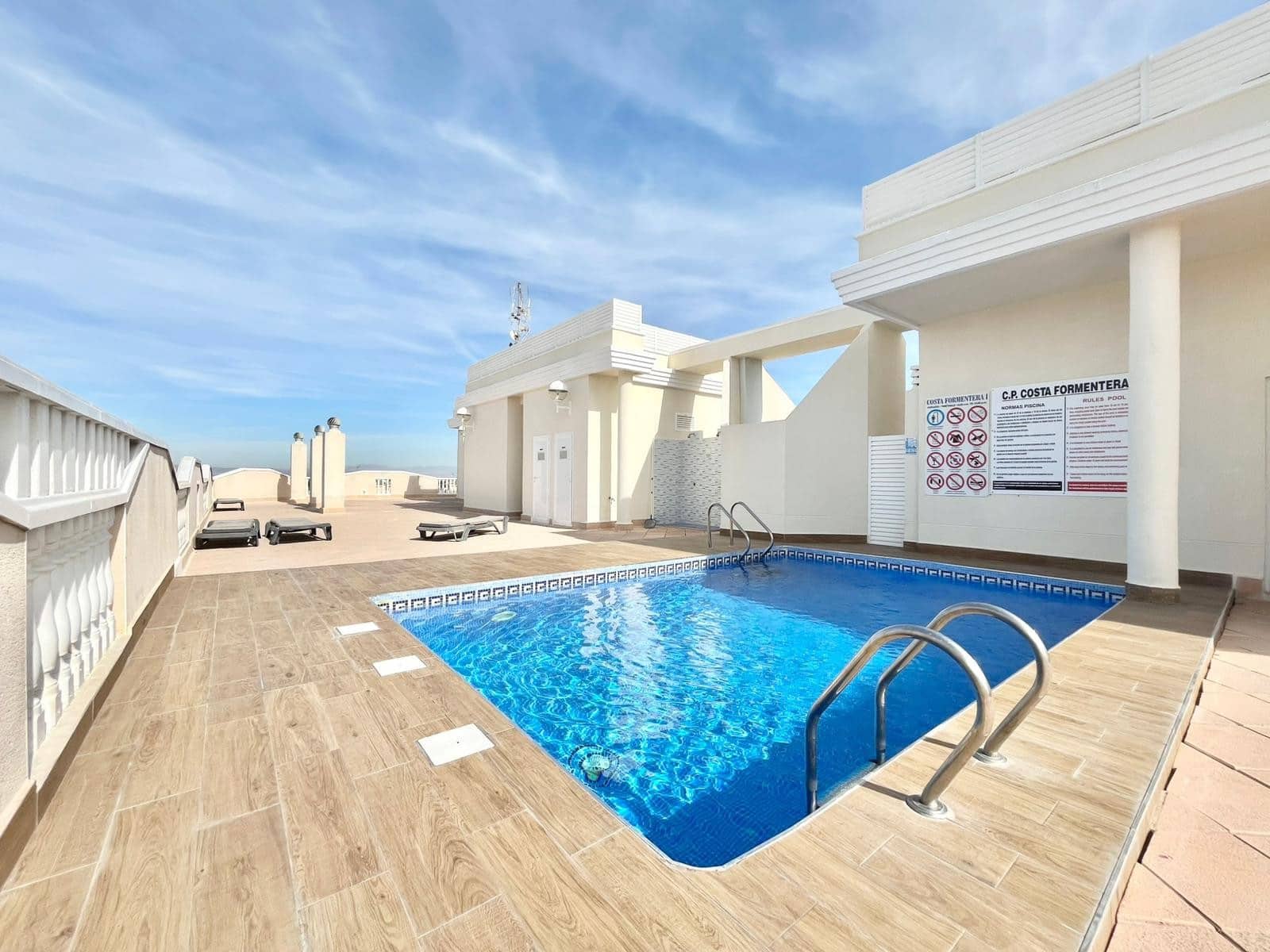 2 bedroom Apartment for sale in Formentera del Segura with pool - € 120,000 (Ref: 9465395)