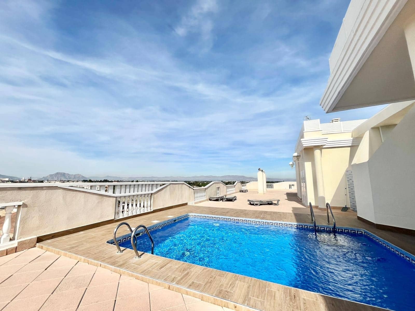 2 bedroom Apartment for sale in Formentera del Segura with pool - € 120,000 (Ref: 9465395)