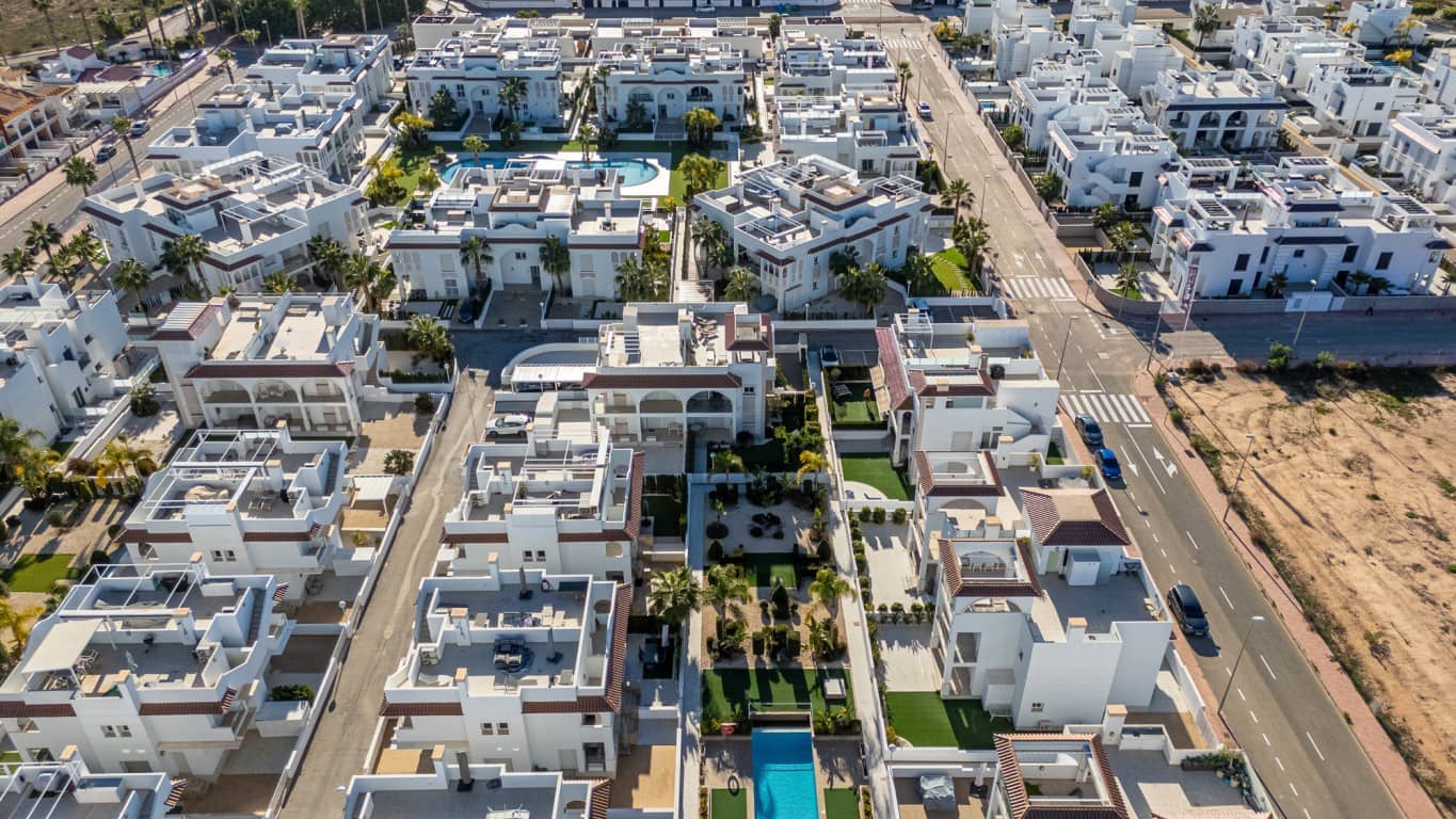 2 bedroom Penthouse for sale in Ciudad Quesada with pool - € 299,995 (Ref: 9465396)