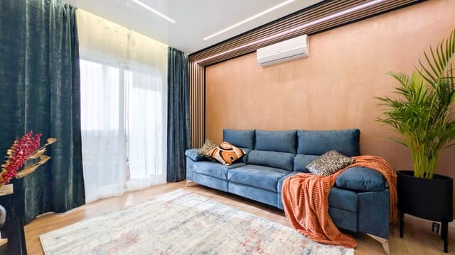 Apartamento de 2 habitaciones en Playa del Acequión, Torrevieja en venta con piscina - 174.800 € (Ref: 9465399)