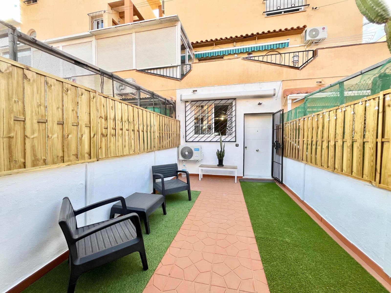Studio til salgs i Torrevieja - € 87 000 (Ref: 9465400)