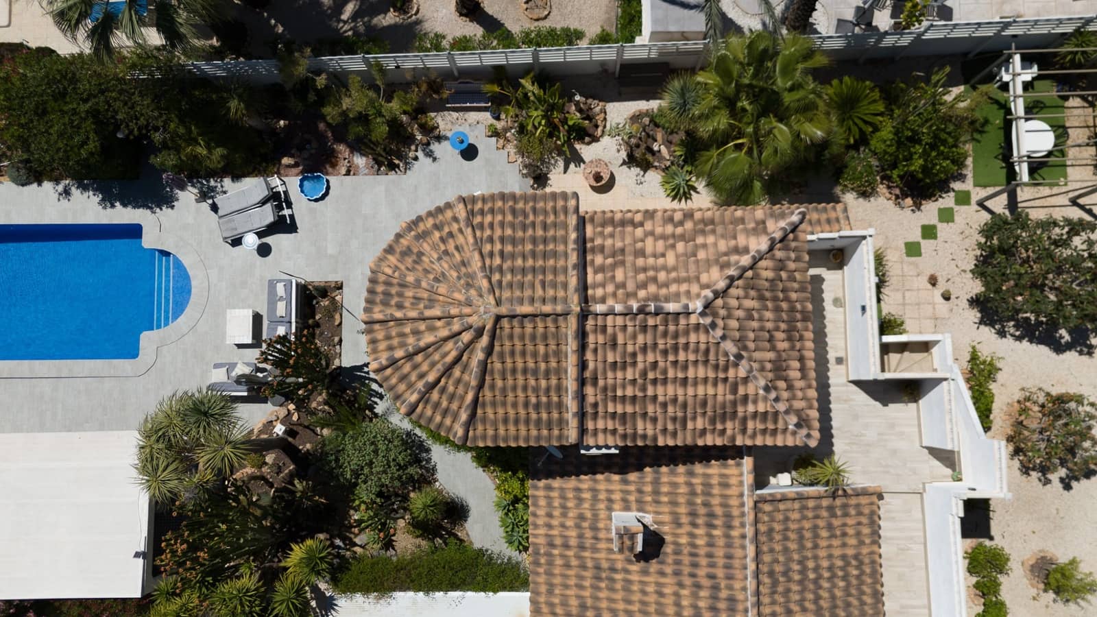 4 bedroom Villa for sale in La Siesta with pool garage - € 495,000 (Ref: 9511815)