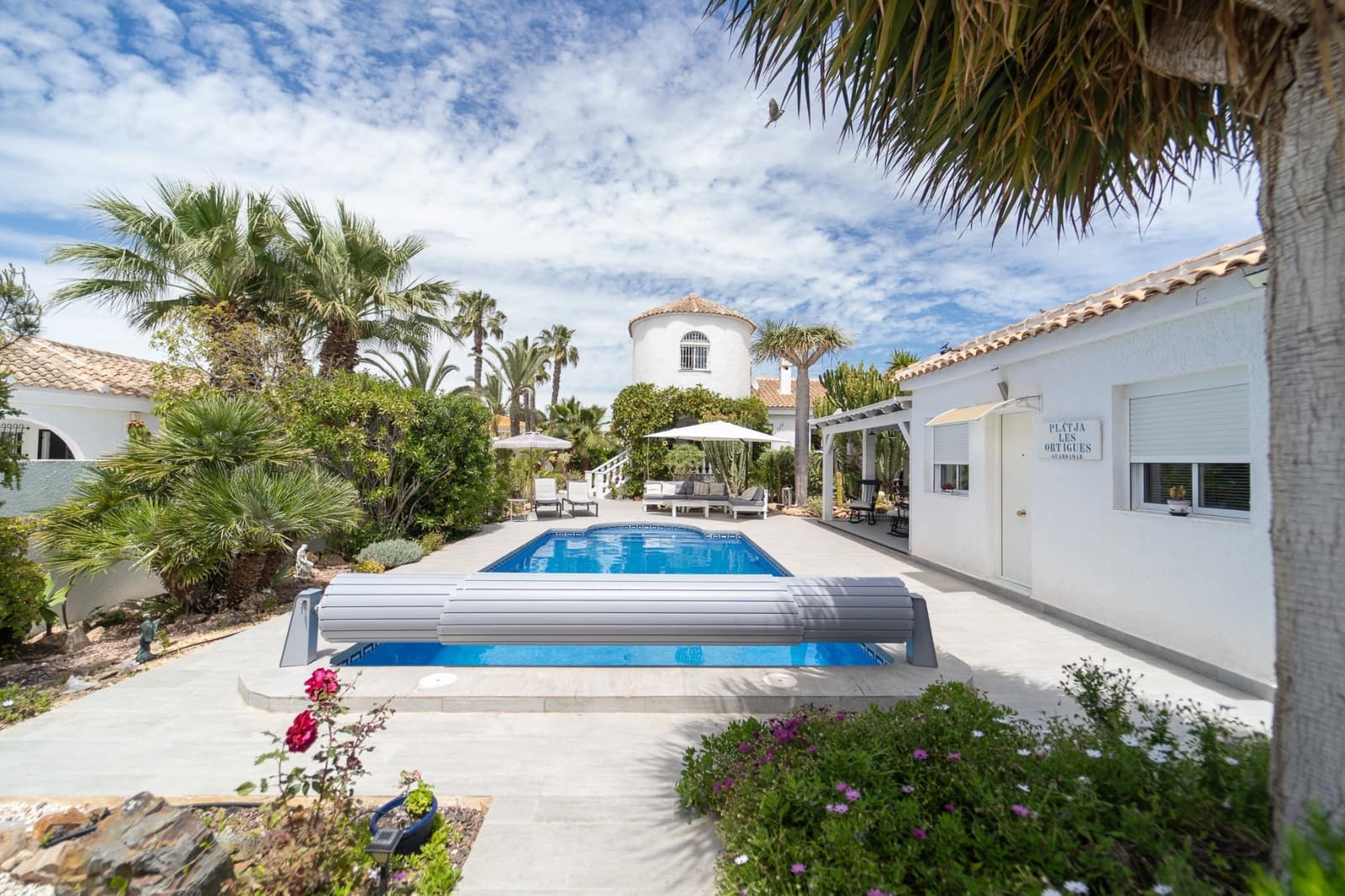 4 bedroom Villa for sale in La Siesta with pool garage - € 495,000 (Ref: 9511815)
