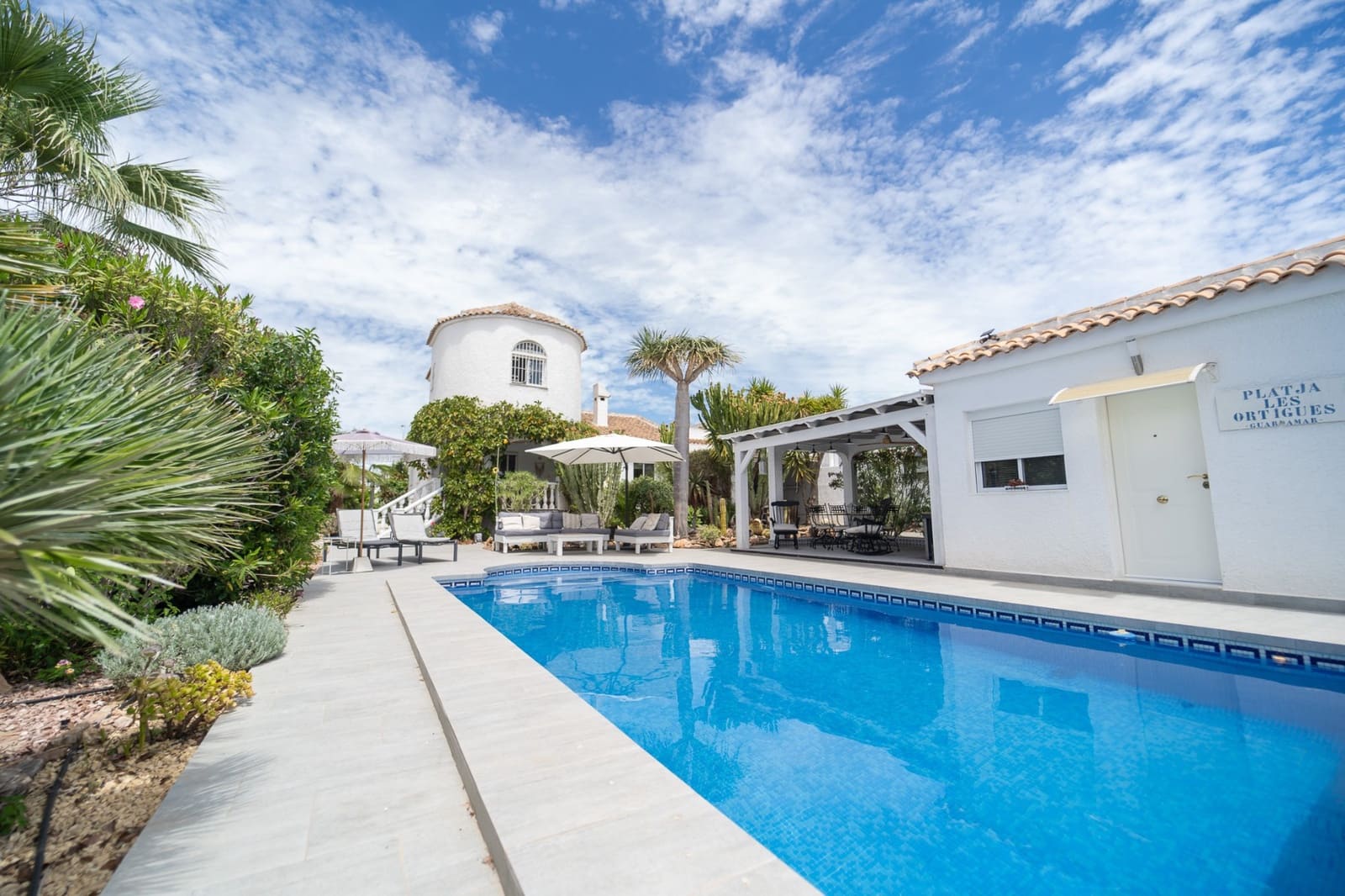 4 bedroom Villa for sale in La Siesta with pool garage - € 495,000 (Ref: 9511815)