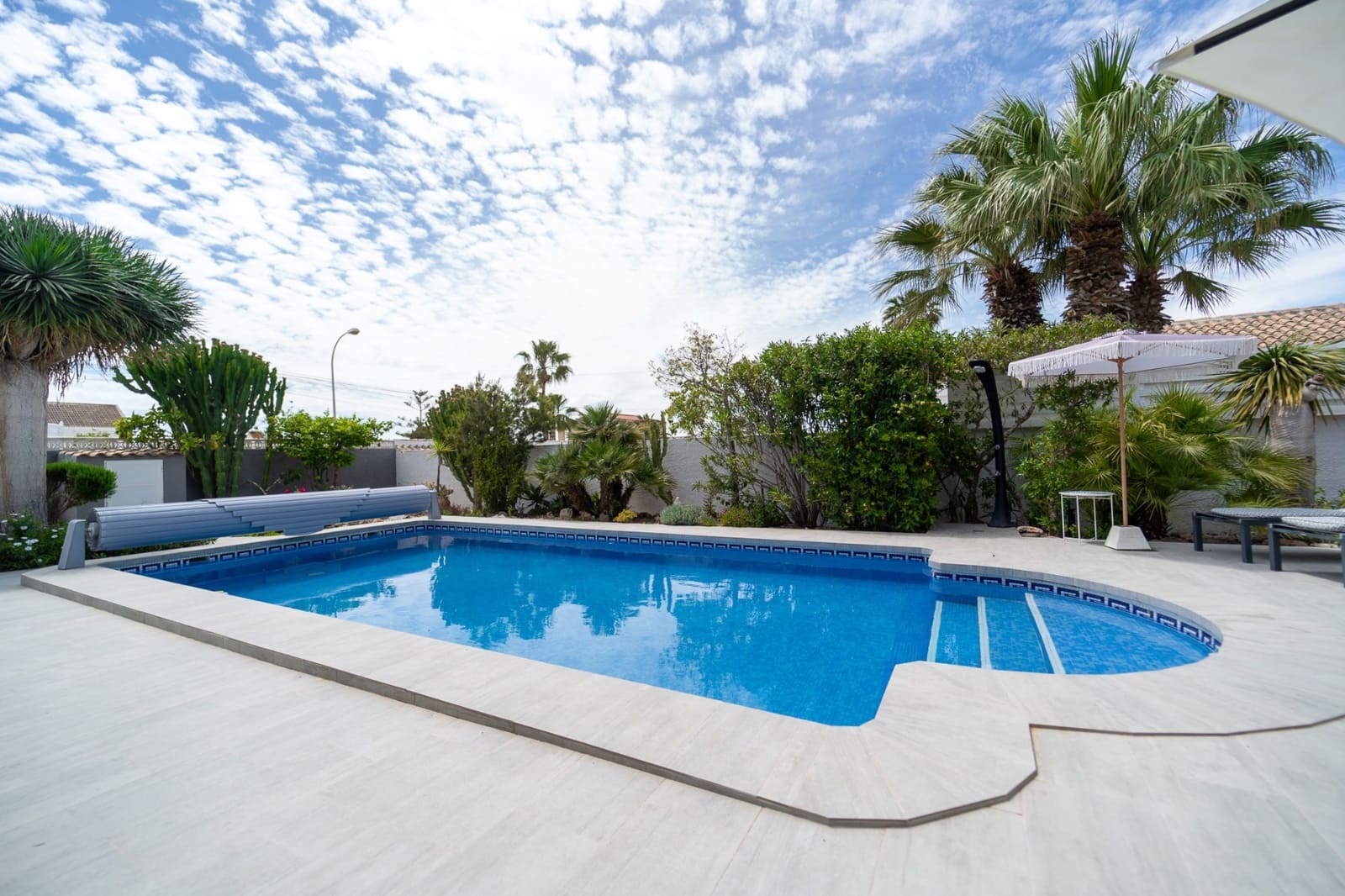 4 bedroom Villa for sale in La Siesta with pool garage - € 495,000 (Ref: 9511815)
