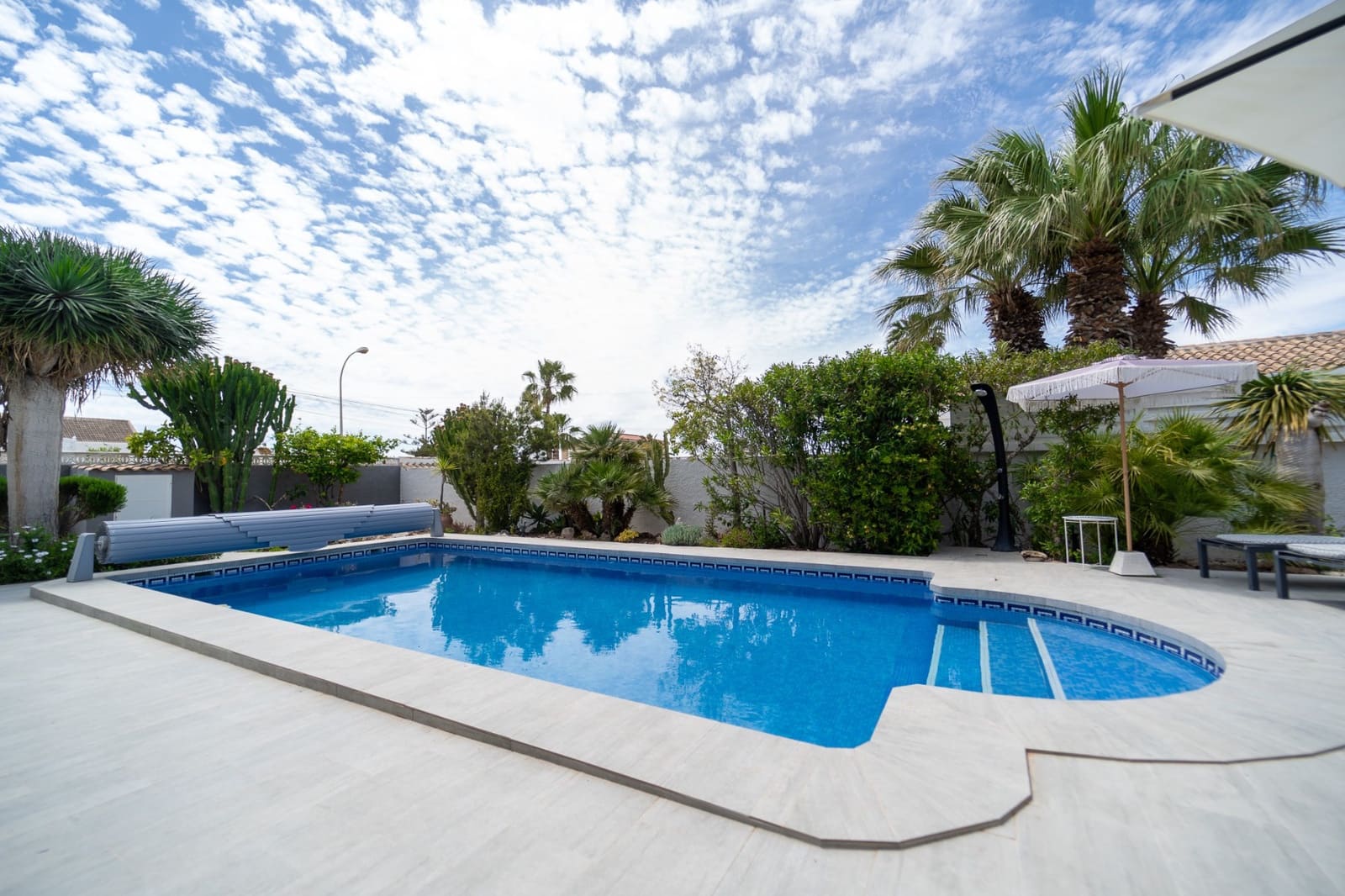 4 bedroom Villa for sale in La Siesta with pool garage - € 495,000 (Ref: 9511815)