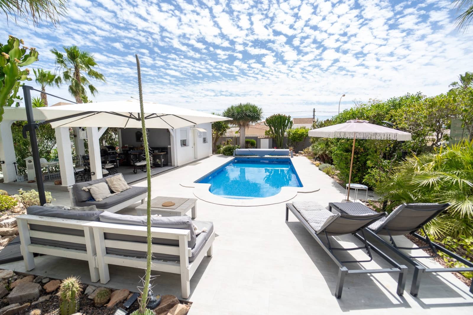 4 bedroom Villa for sale in La Siesta with pool garage - € 495,000 (Ref: 9511815)