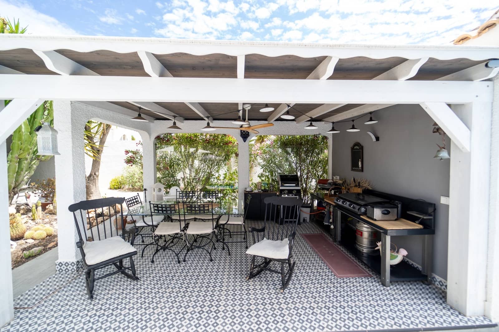 4 bedroom Villa for sale in La Siesta with pool garage - € 495,000 (Ref: 9511815)