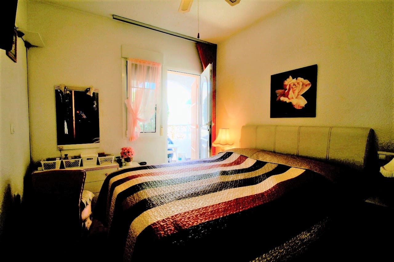 6 slaapkamer Villa te koop in Villamartin met zwembad - € 469.000 (Ref: 9511816)