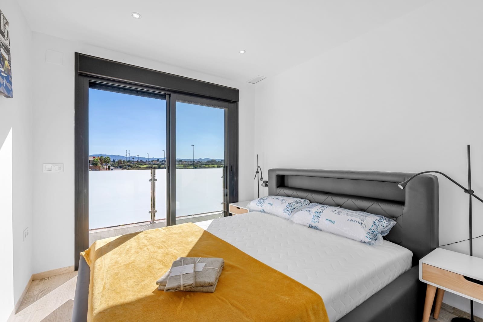 4 soverom Villa til salgs i Los Alcazares med svømmebasseng garasje - € 649 000 (Ref: 9511820)