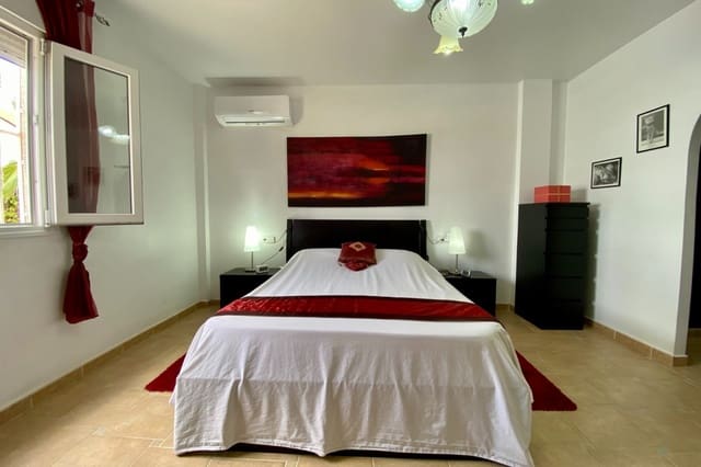 3 sypialnia Willa na sprzedaż w Algorfa z basenem garażem - 599 990 € (Ref: 9511823)