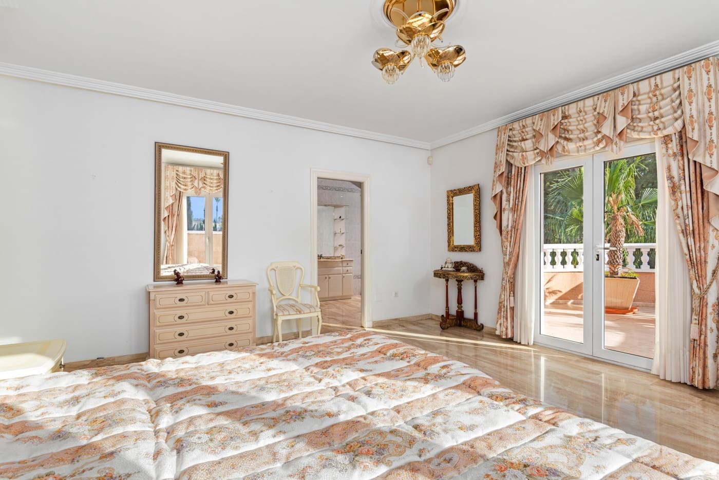 5 sypialnia Willa na sprzedaż w Dona Pepa z basenem garażem - 800 000 € (Ref: 9511832)