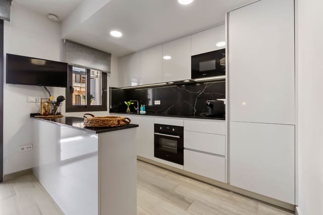 Apartamento de 3 habitaciones en Las Piscinas Naturales, Torrevieja en venta con piscina - 299.900 € (Ref: 9512159)