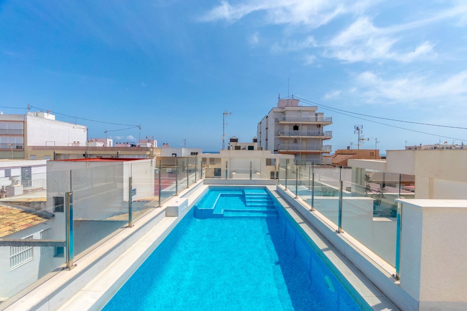 Apartamento de 3 habitaciones en Torrevieja en venta con piscina - 299.900 € (Ref: 9512159)