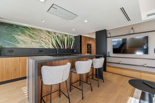 2 bedroom Penthouse for sale in Centro - Muelle Pesquero, Torrevieja - € 349,000 (Ref: 9512170)