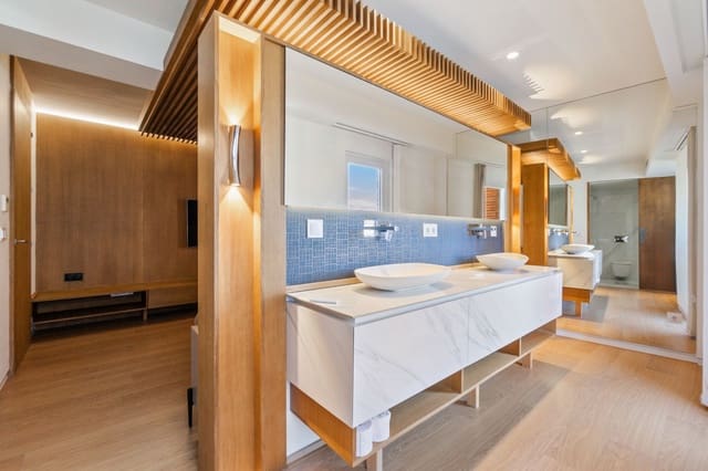 2 bedroom Penthouse for sale in Centro - Muelle Pesquero, Torrevieja - € 349,000 (Ref: 9512170)