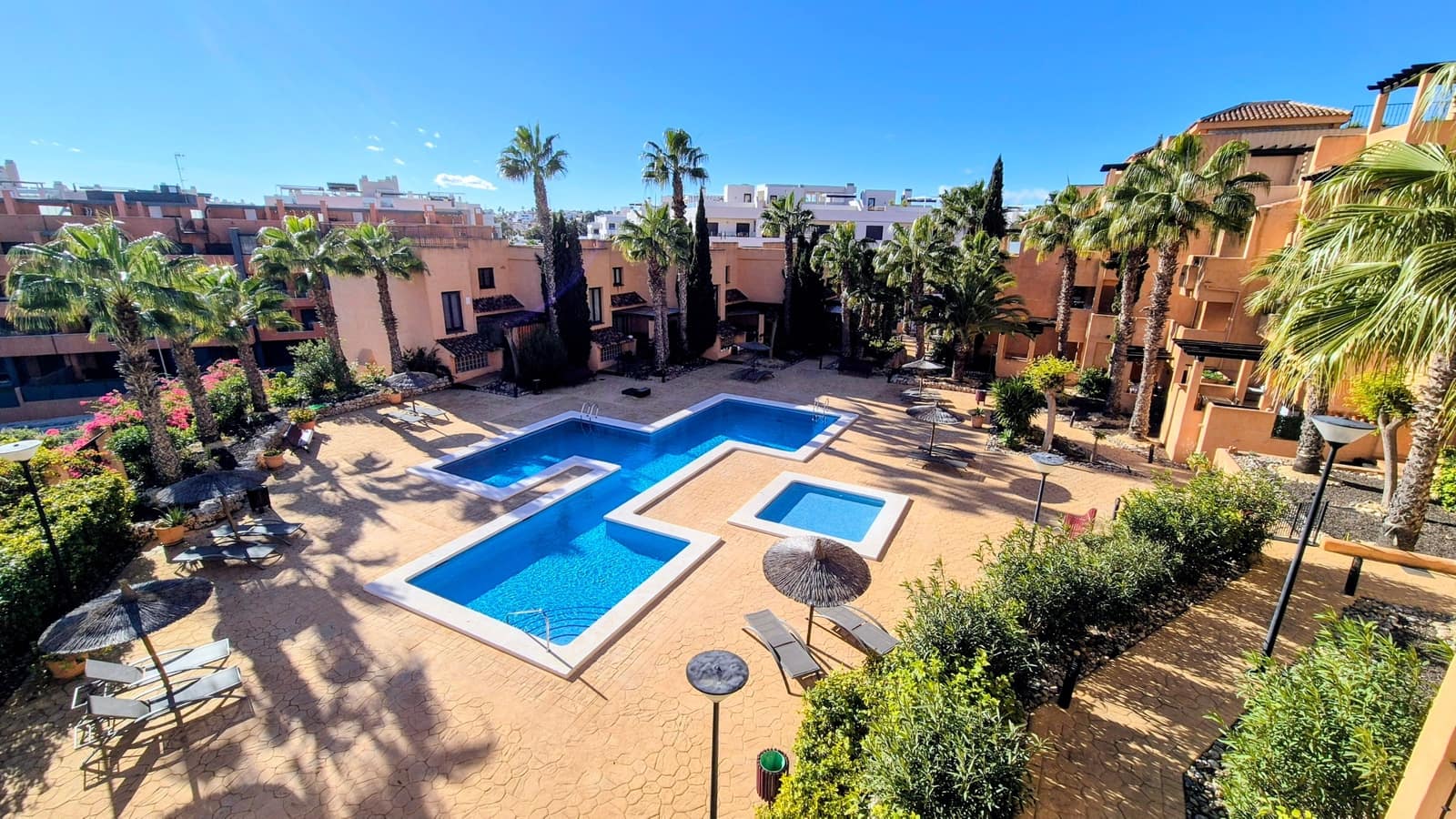 2 soverom Leilighet til salgs i Villamartin med svømmebasseng garasje - € 235 000 (Ref: 9512172)