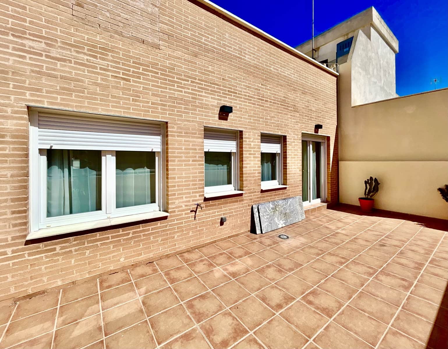 2 soverom Penthouse til salgs i Alicante by med garasje - € 289 900 (Ref: 9513059)