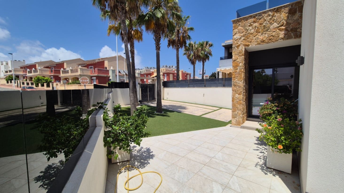 4 slaapkamer Villa te koop in Torrevieja met zwembad garage - € 785.000 (Ref: 9518596)