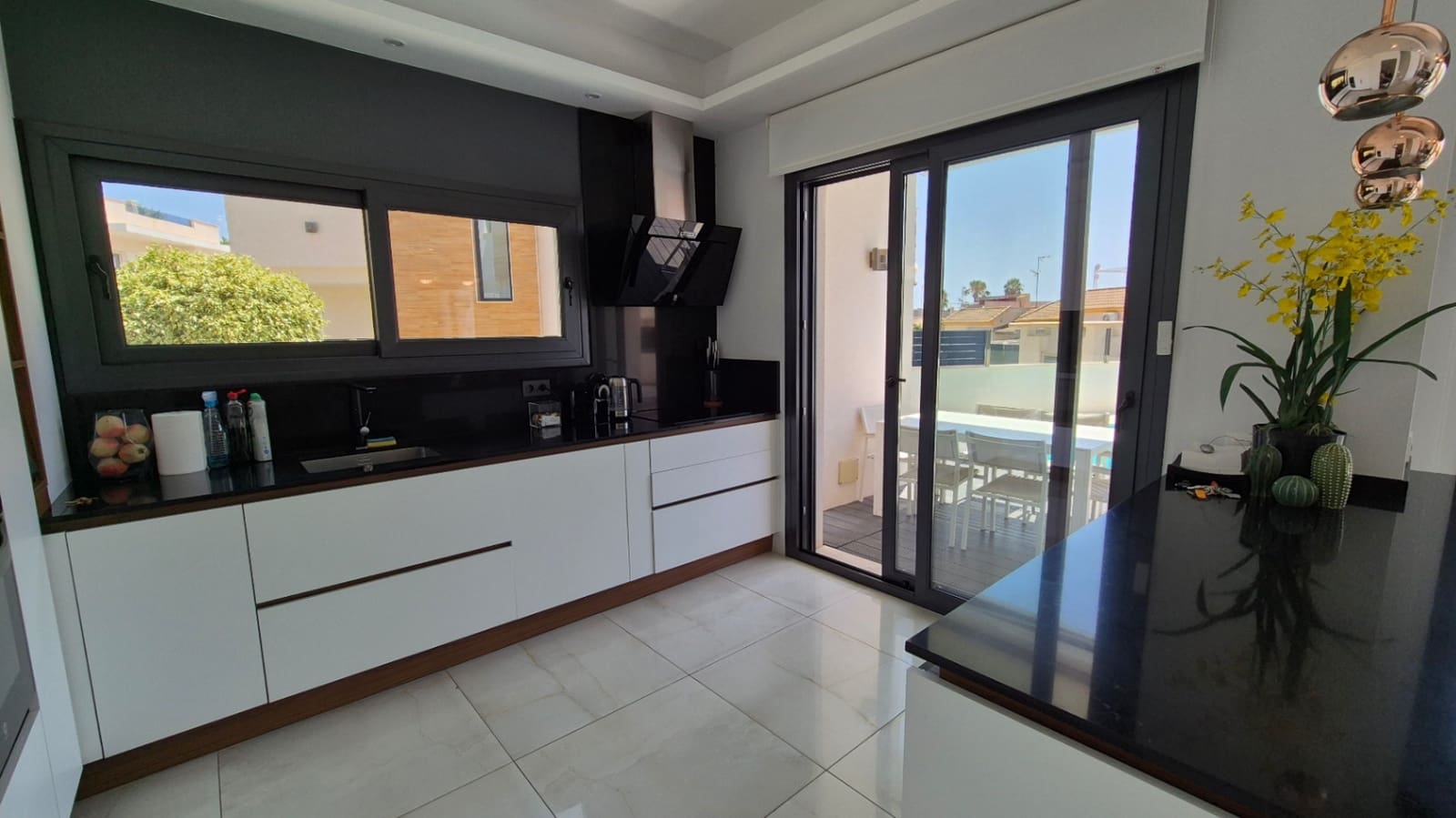 4 slaapkamer Villa te koop in Torrevieja met zwembad garage - € 785.000 (Ref: 9518596)