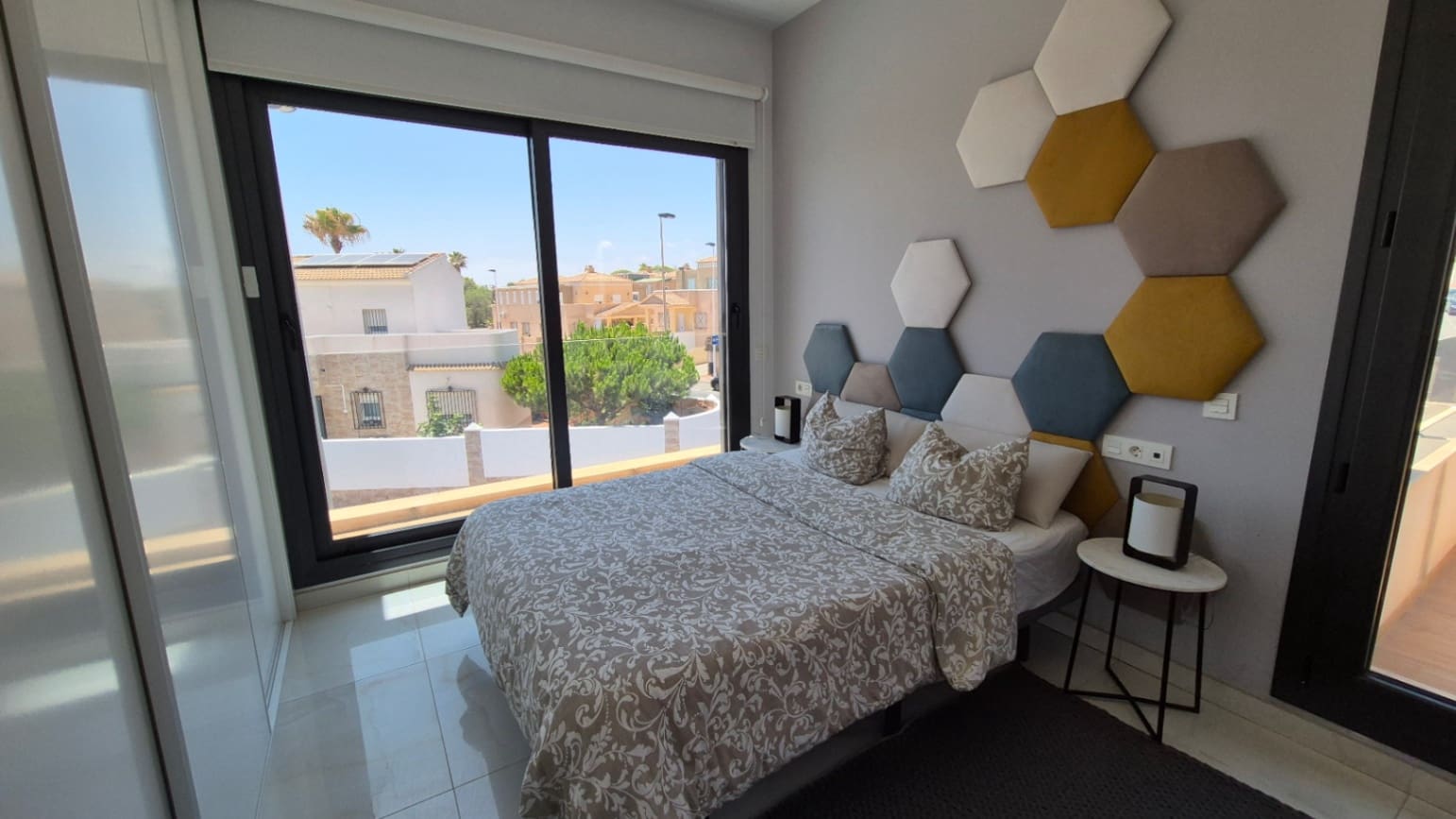4 slaapkamer Villa te koop in Torrevieja met zwembad garage - € 785.000 (Ref: 9518596)
