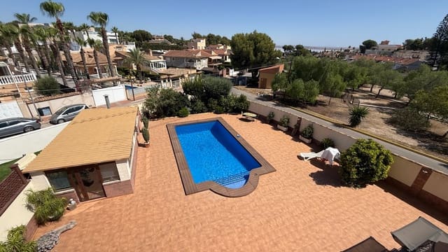 7 makuuhuone Huvila myytävänä paikassa Los Balcones - Los Altos, Torrevieja mukana uima-altaan - 930 000 € (Ref: 9518597)
