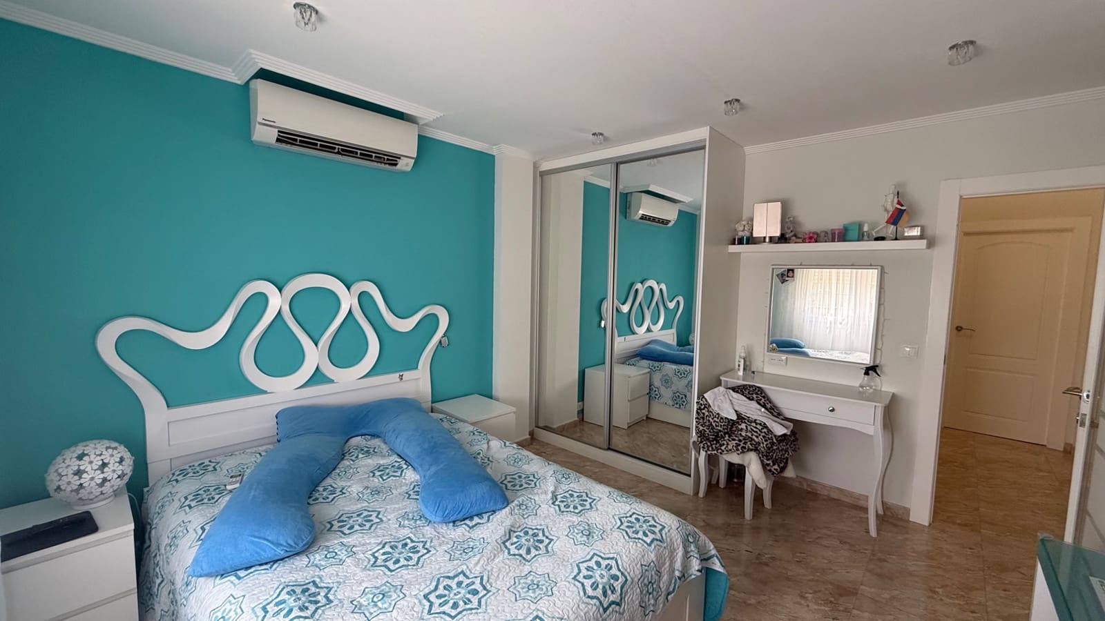 7 makuuhuone Huvila myytävänä paikassa Torrevieja mukana uima-altaan - 930 000 € (Ref: 9518597)