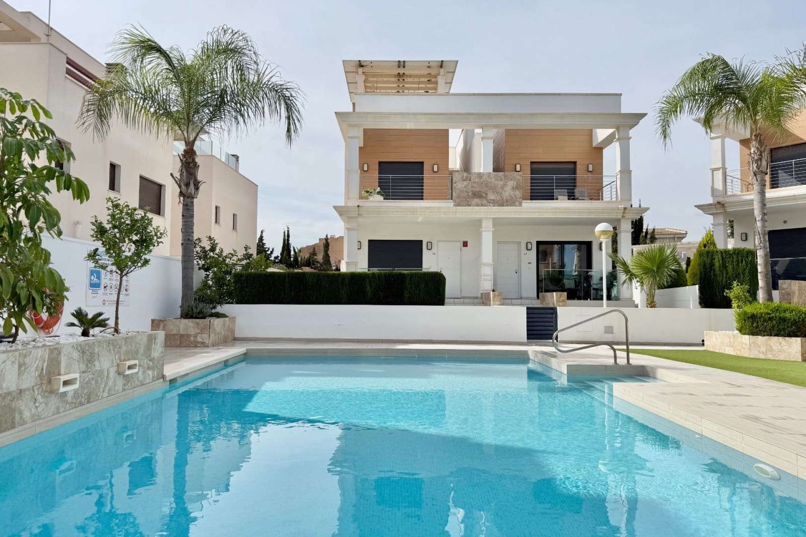 3 makuuhuone Omakotitalo myytävänä paikassa Ciudad Quesada mukana uima-altaan 
autotalli - 340 000 € (Ref: 9518603)