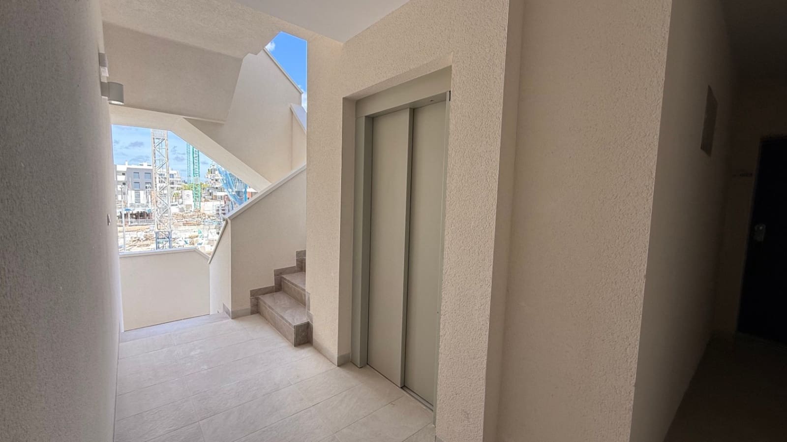 Apartamento de 2 habitaciones en Orihuela en venta con piscina garaje - 299.900 € (Ref: 9518704)