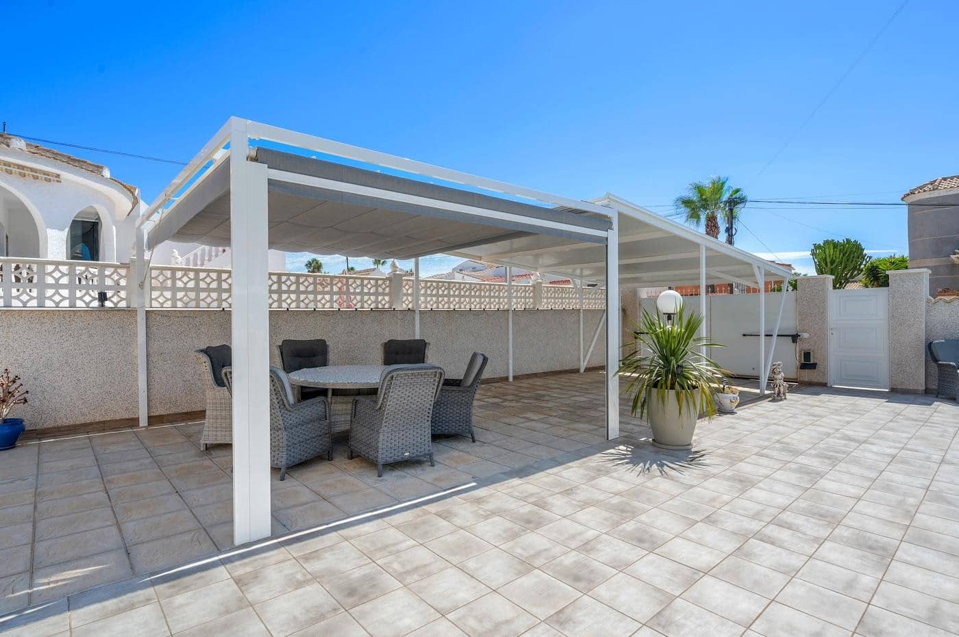 2 bedroom Villa for sale in Ciudad Quesada with pool - € 420,000 (Ref: 9520743)