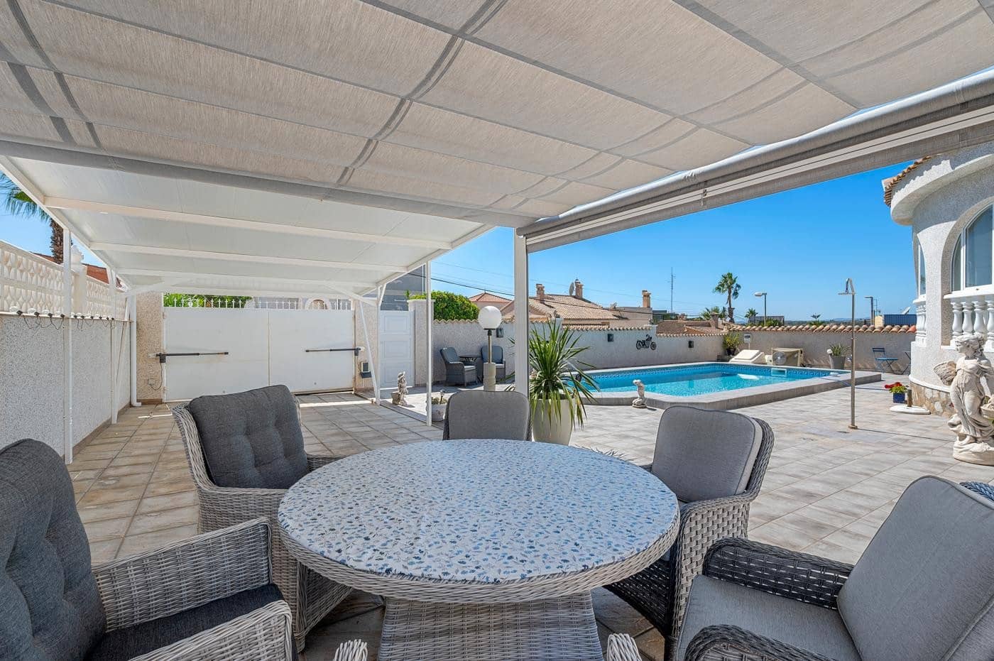 2 bedroom Villa for sale in Ciudad Quesada with pool - € 420,000 (Ref: 9520743)