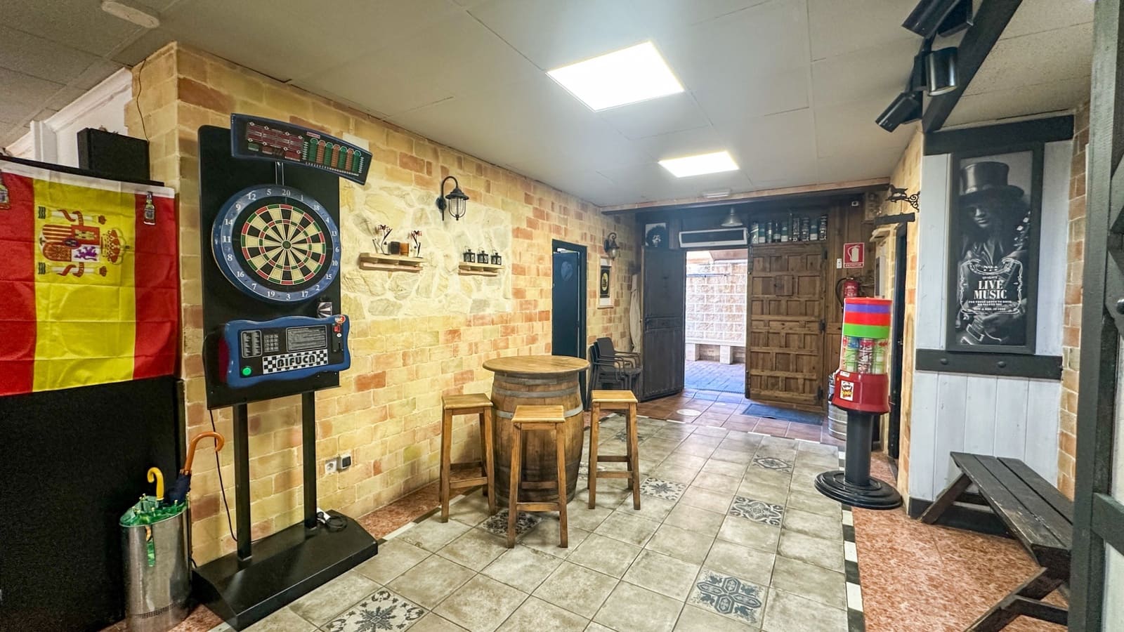 Local Comercial de 2 habitaciones en Torrevieja en venta - 560.000 € (Ref: 9527279)